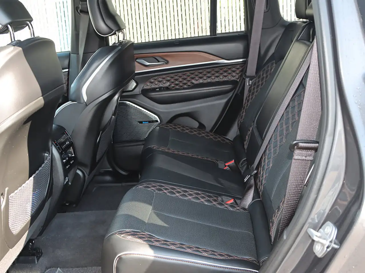 Jeep Grand Cherokee - Image 24
