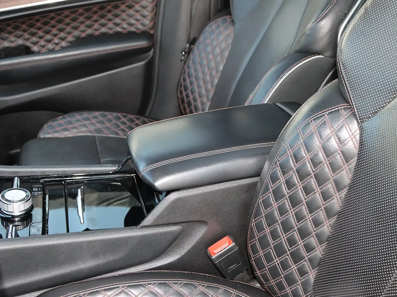 Jeep Grand Cherokee - Image 17