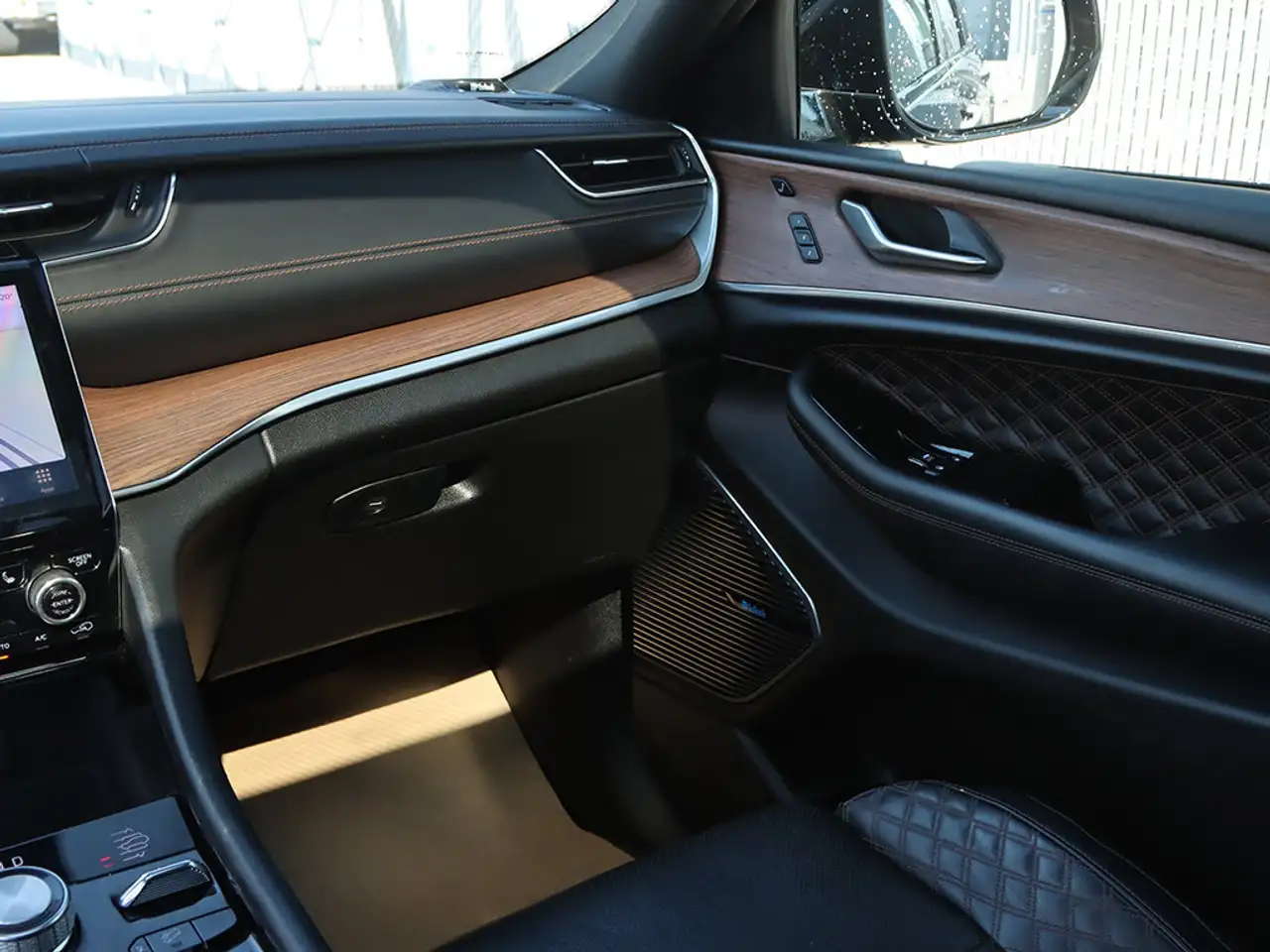 Jeep Grand Cherokee - Image 21
