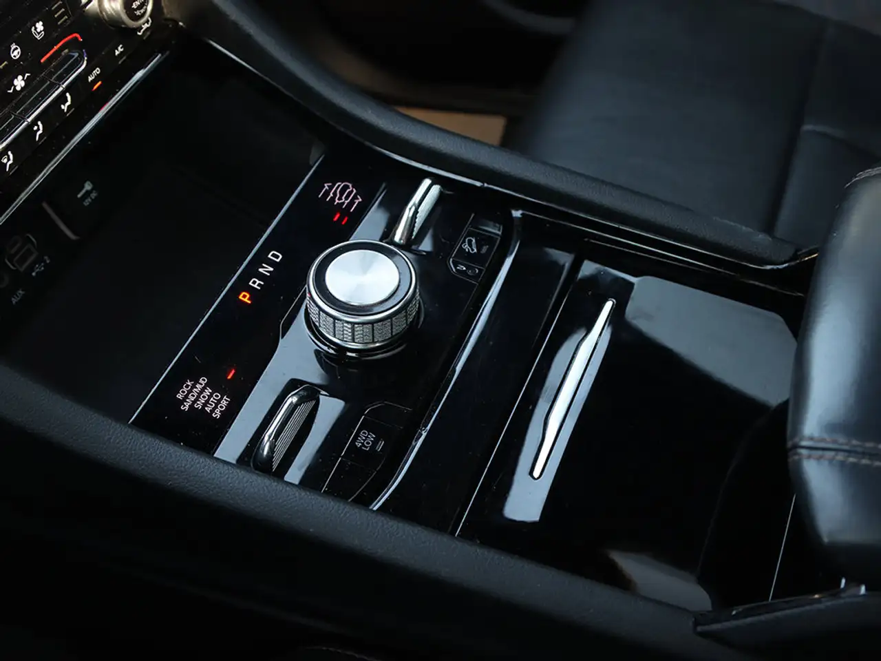 Jeep Grand Cherokee - Image 16