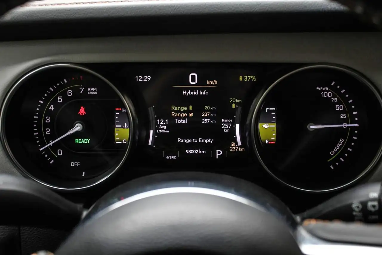 Jeep Wrangler - Image 12