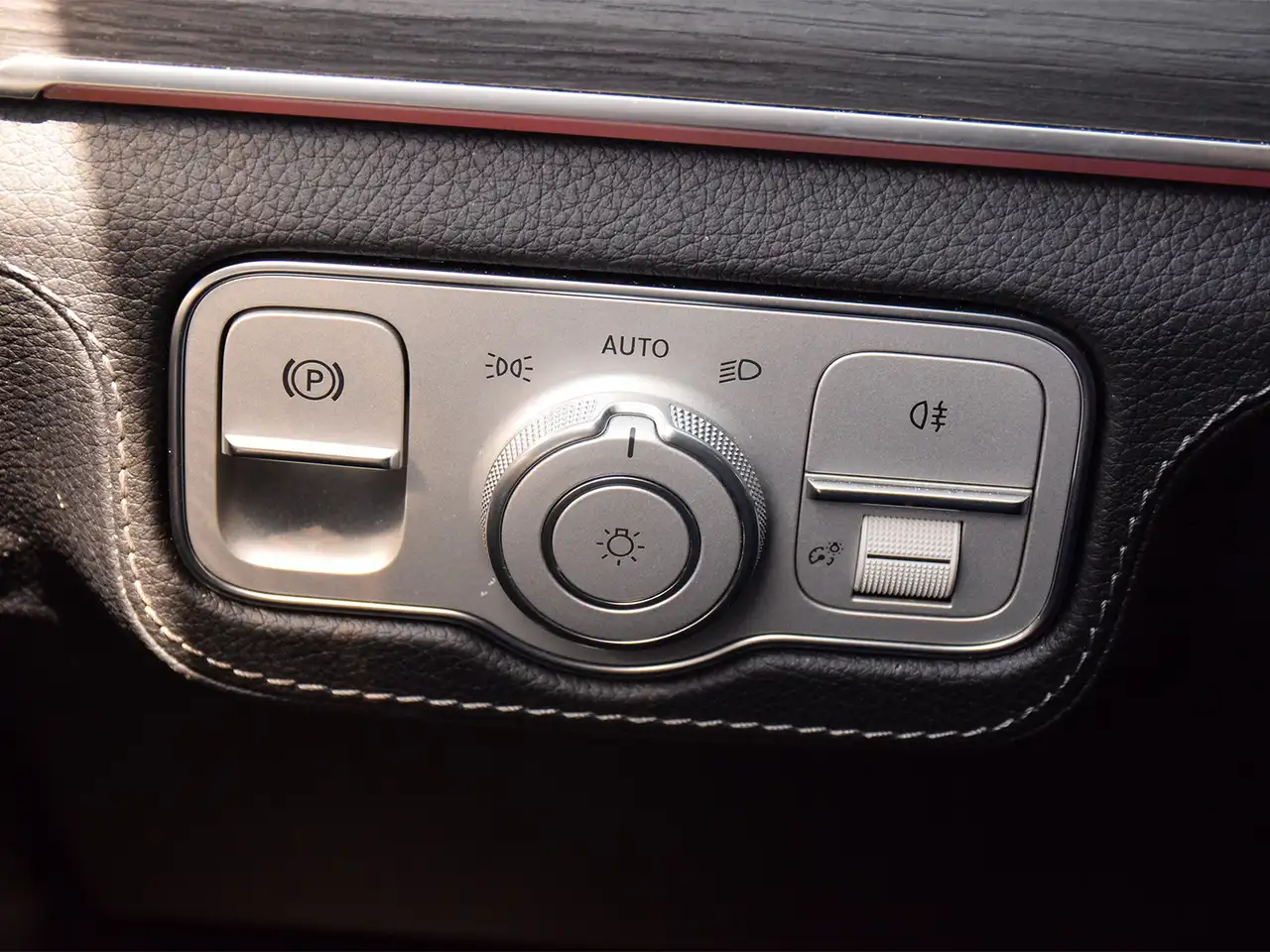 Mercedes-Benz GLE - Image 23