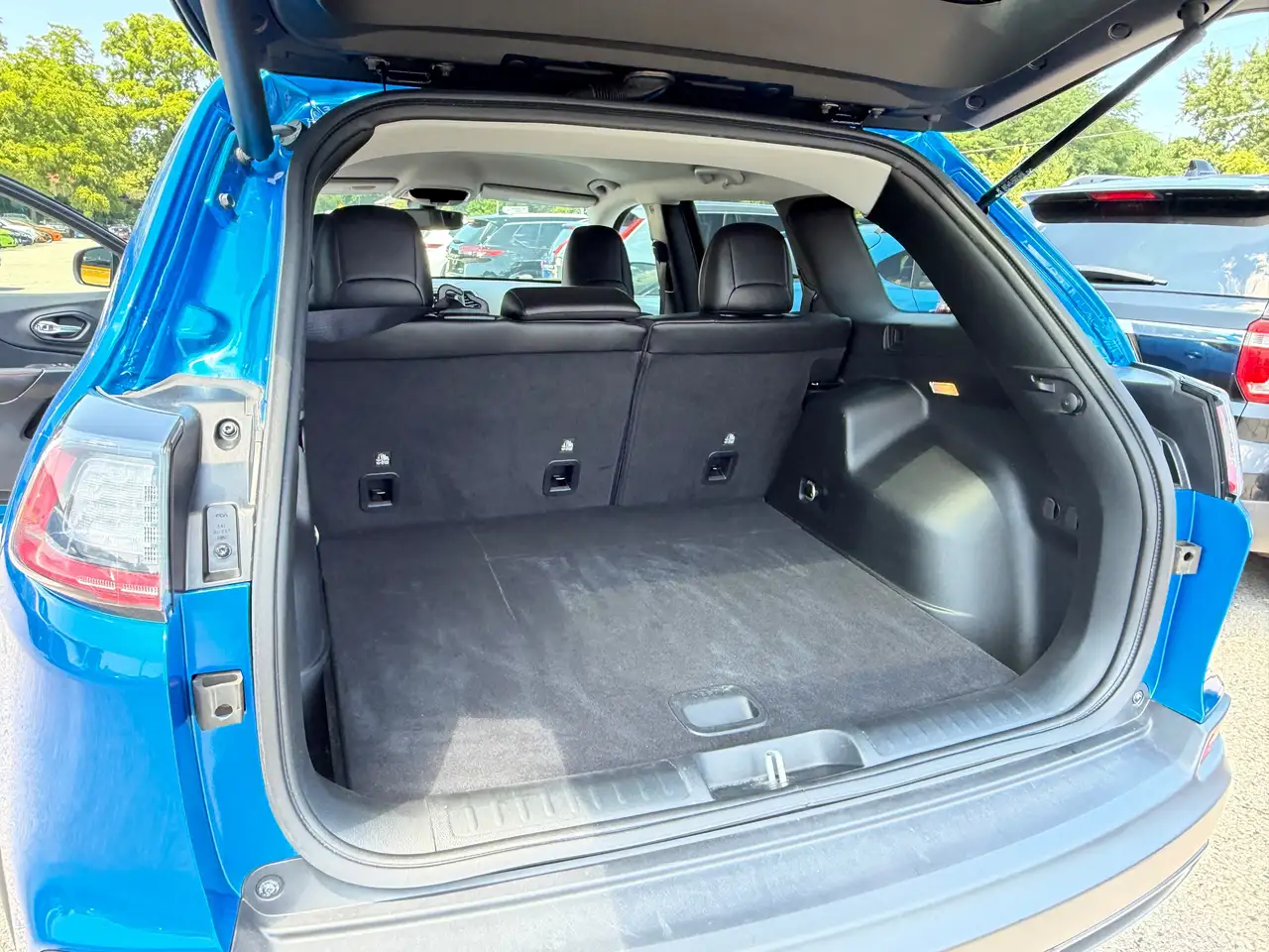 Jeep Cherokee - Image 12