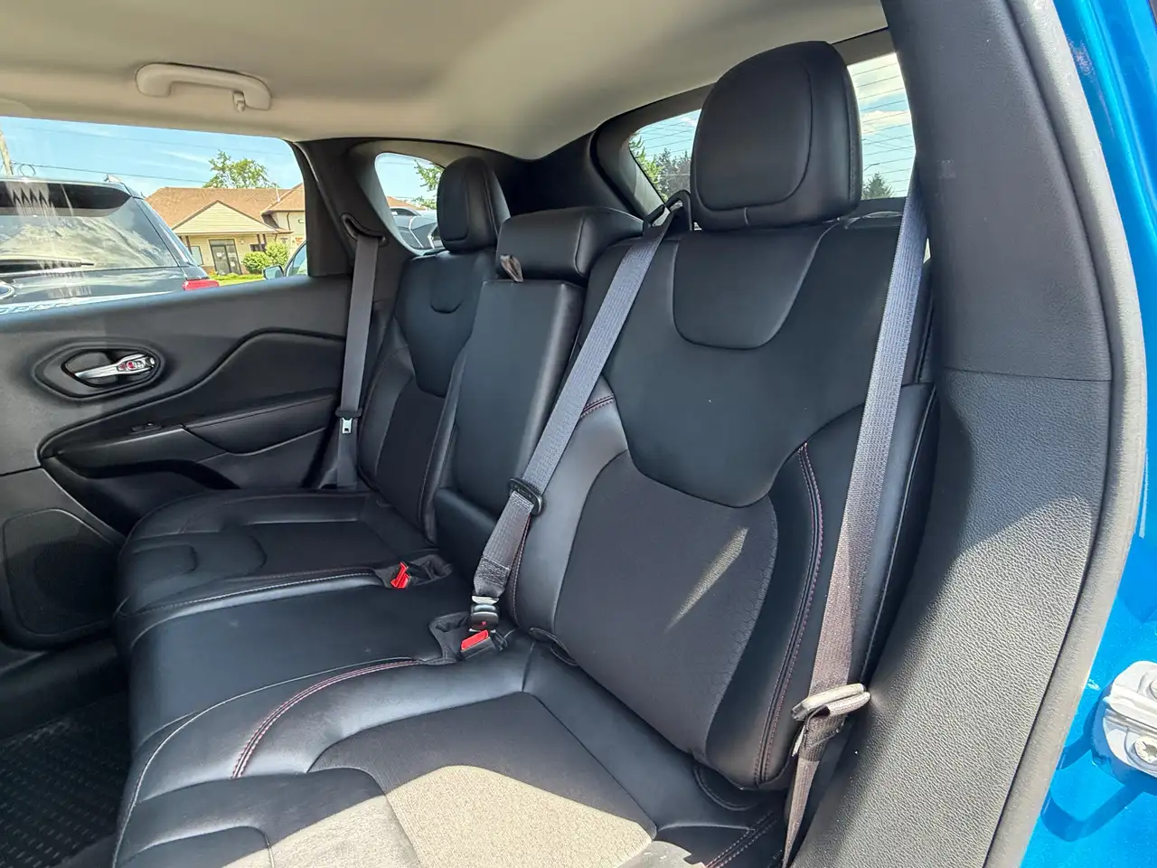 Jeep Cherokee - Image 11