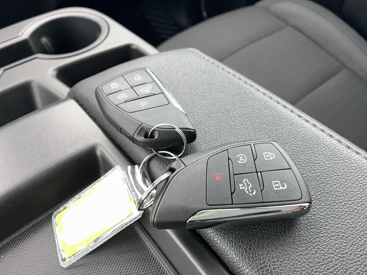 Chevrolet Silverado 1500 - Image 19