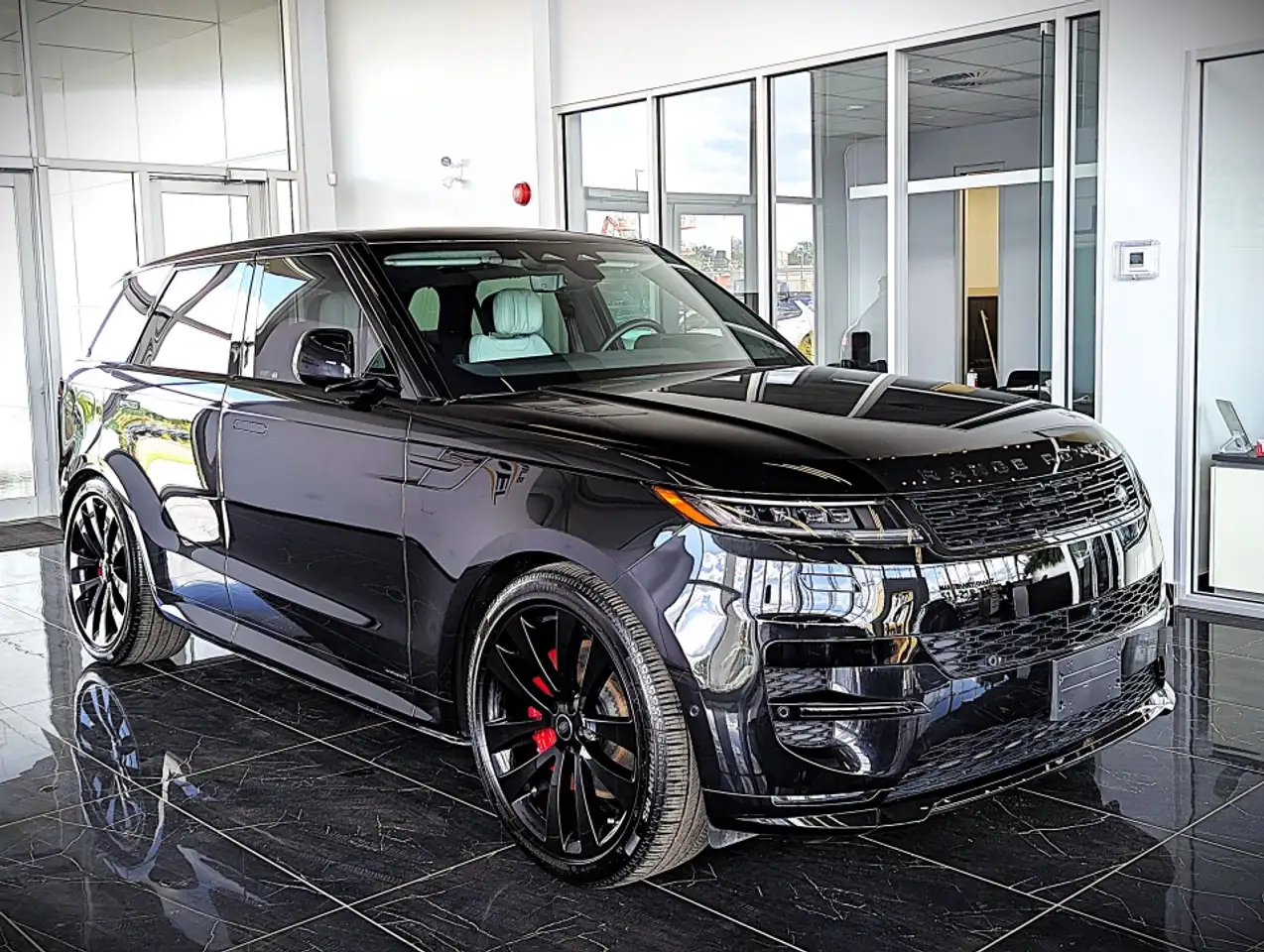 Land Rover Range Rover Sport - Image 4