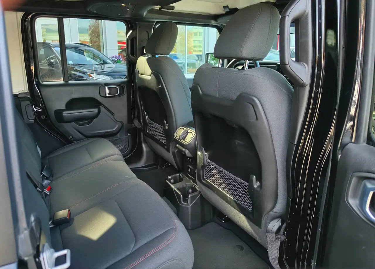 Jeep Wrangler - Image 32