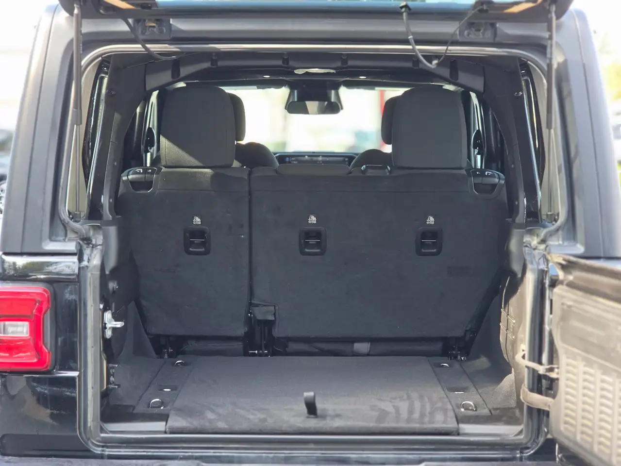 Jeep Wrangler - Image 35