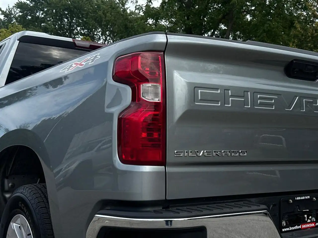 Chevrolet Silverado 1500 - Image 16