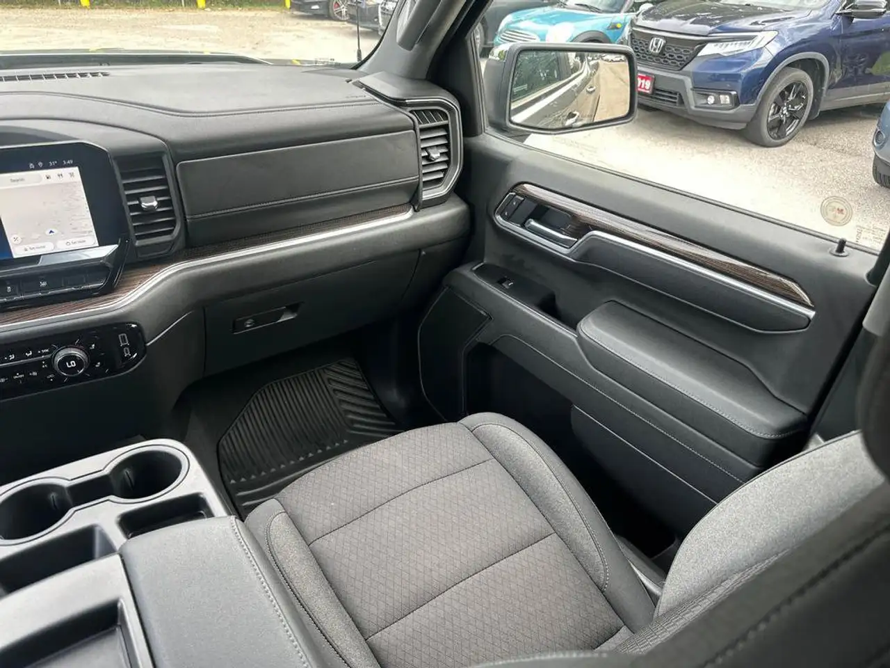 Chevrolet Silverado 1500 - Image 30
