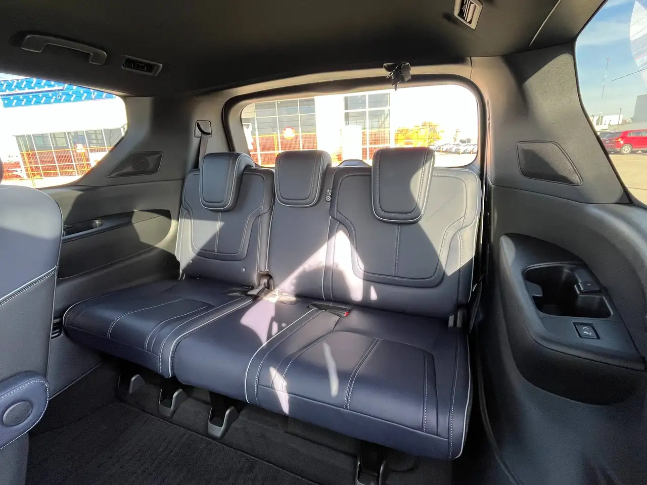 Infiniti QX80 - Image 4