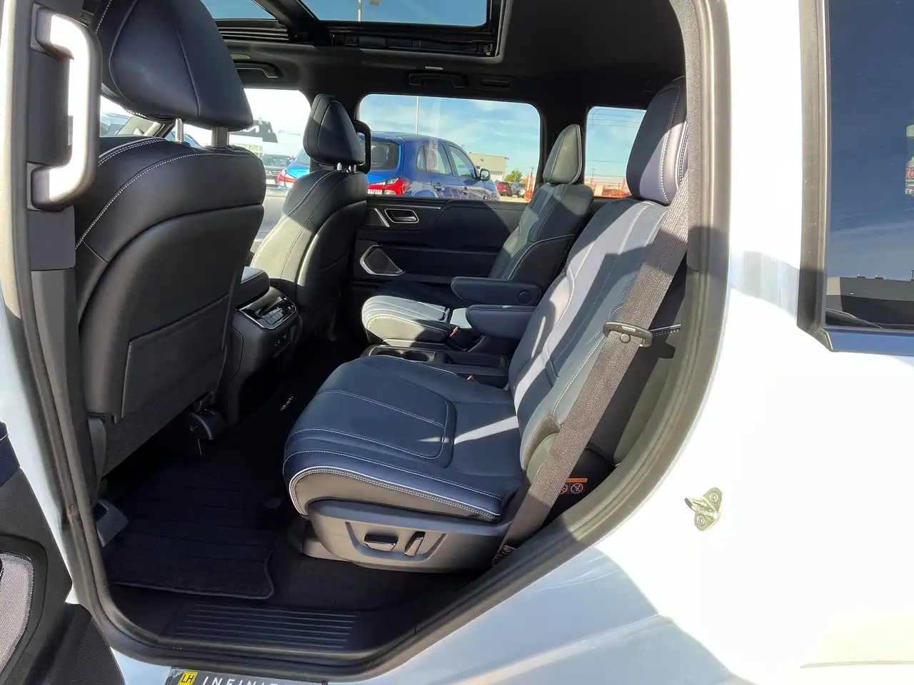 Infiniti QX80 - Image 3