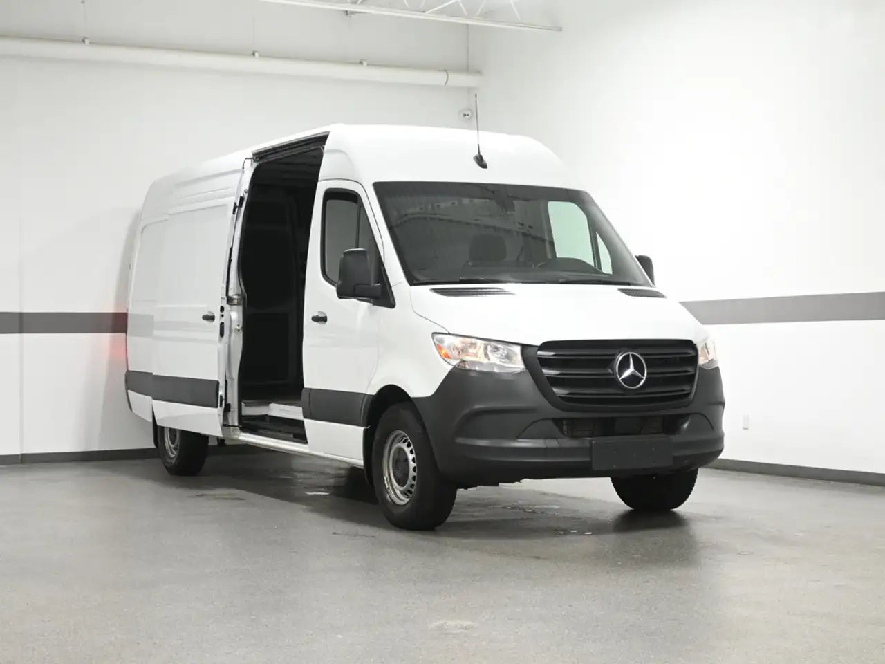 Mercedes-Benz Sprinter - Image 10