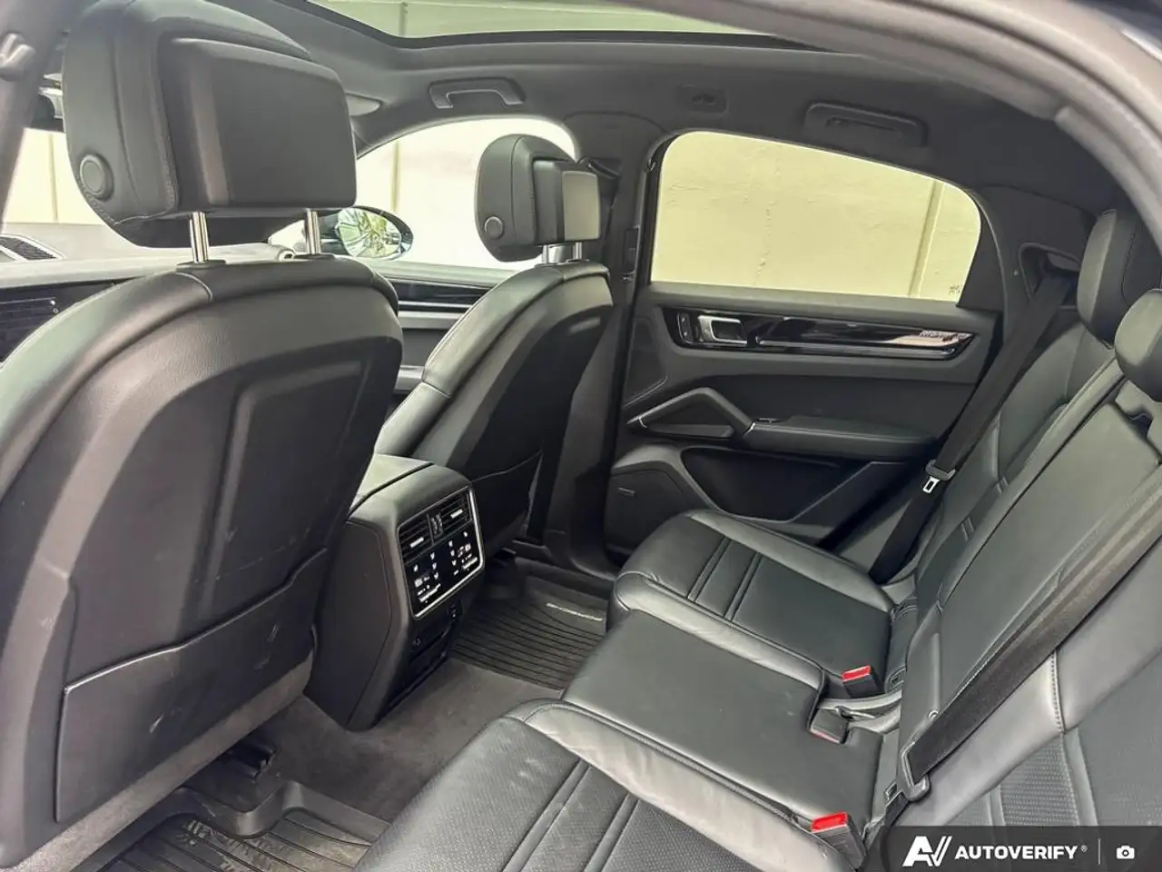 Porsche Cayenne - Image 23