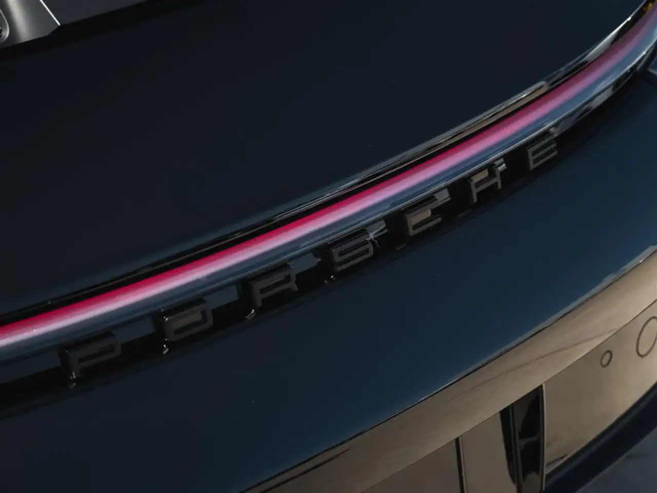 Porsche 911 - Image 34
