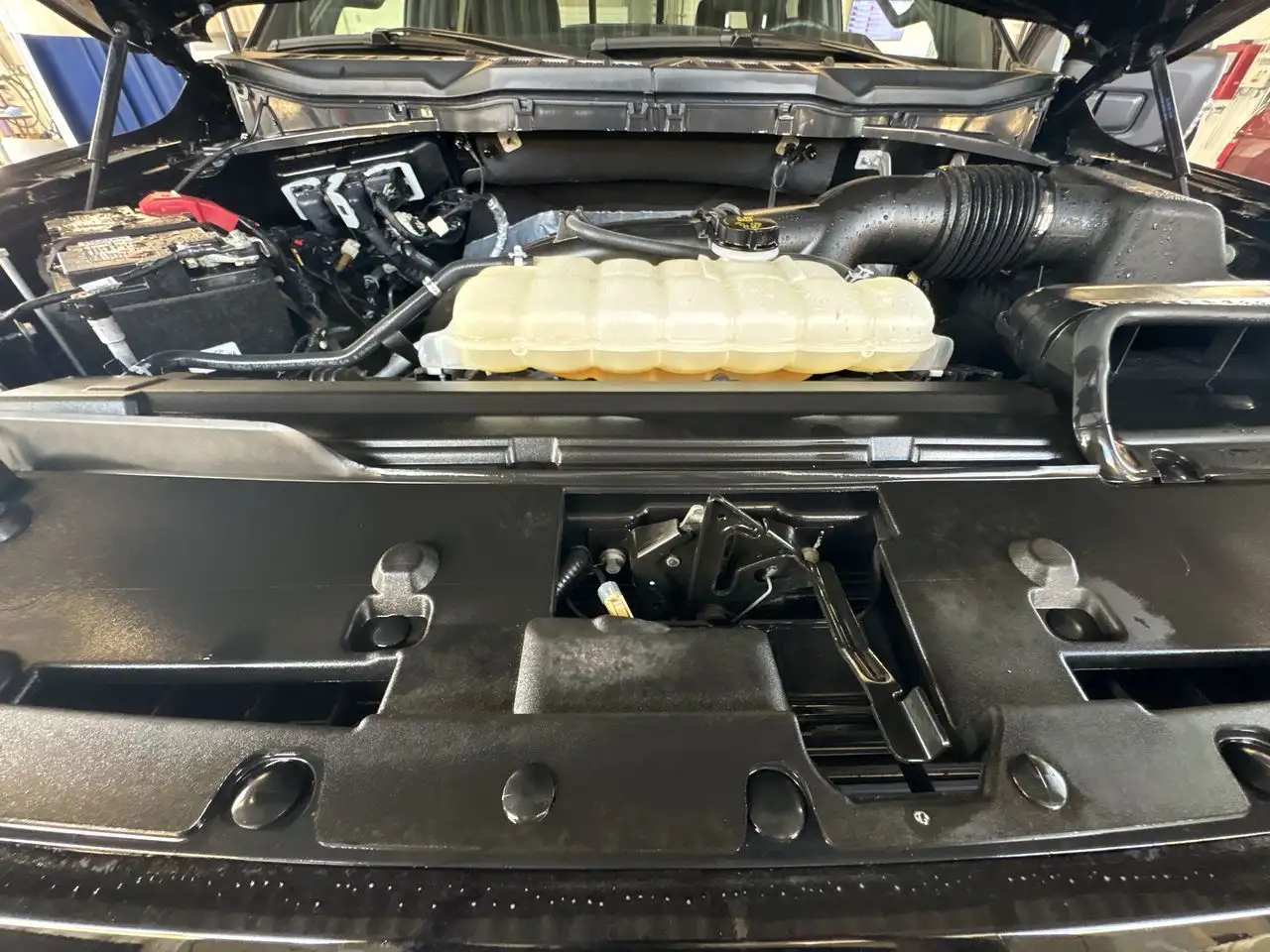 Ford F-150 - Image 25
