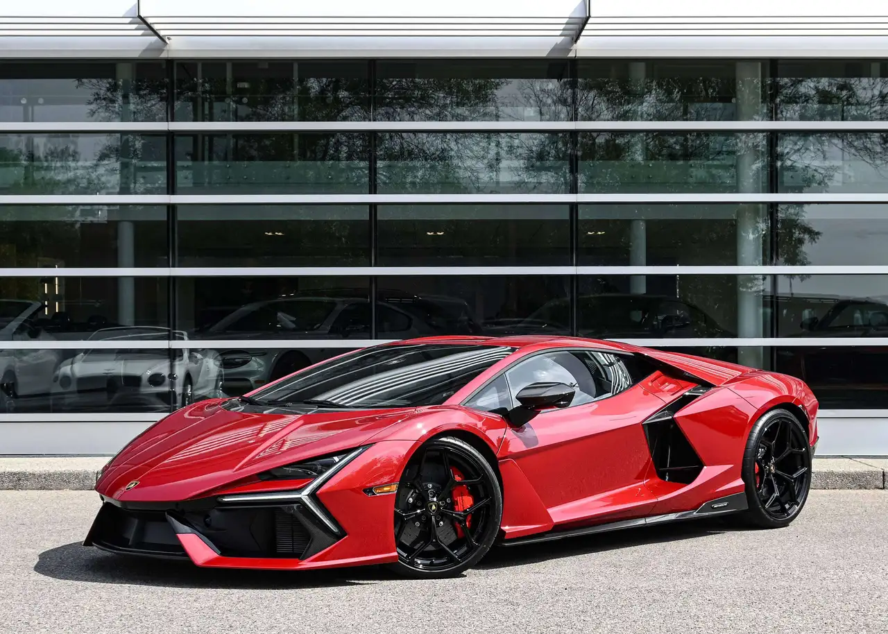 Lamborghini Revuelto