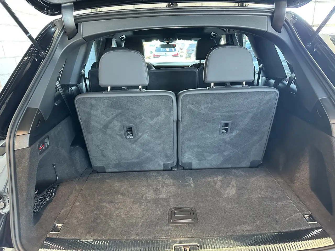 Audi Q7 - Image 8