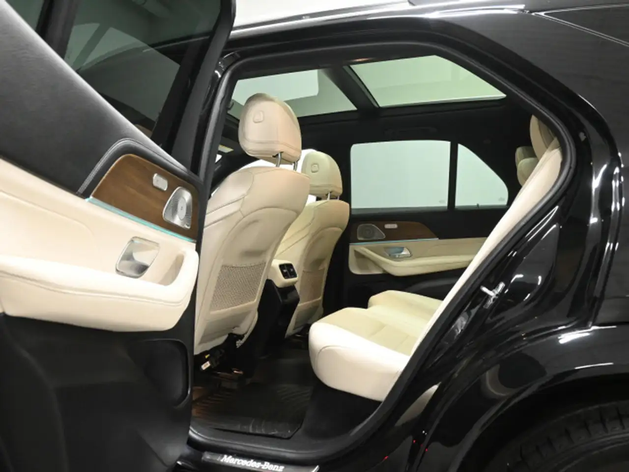 Mercedes-Benz GLE - Image 26