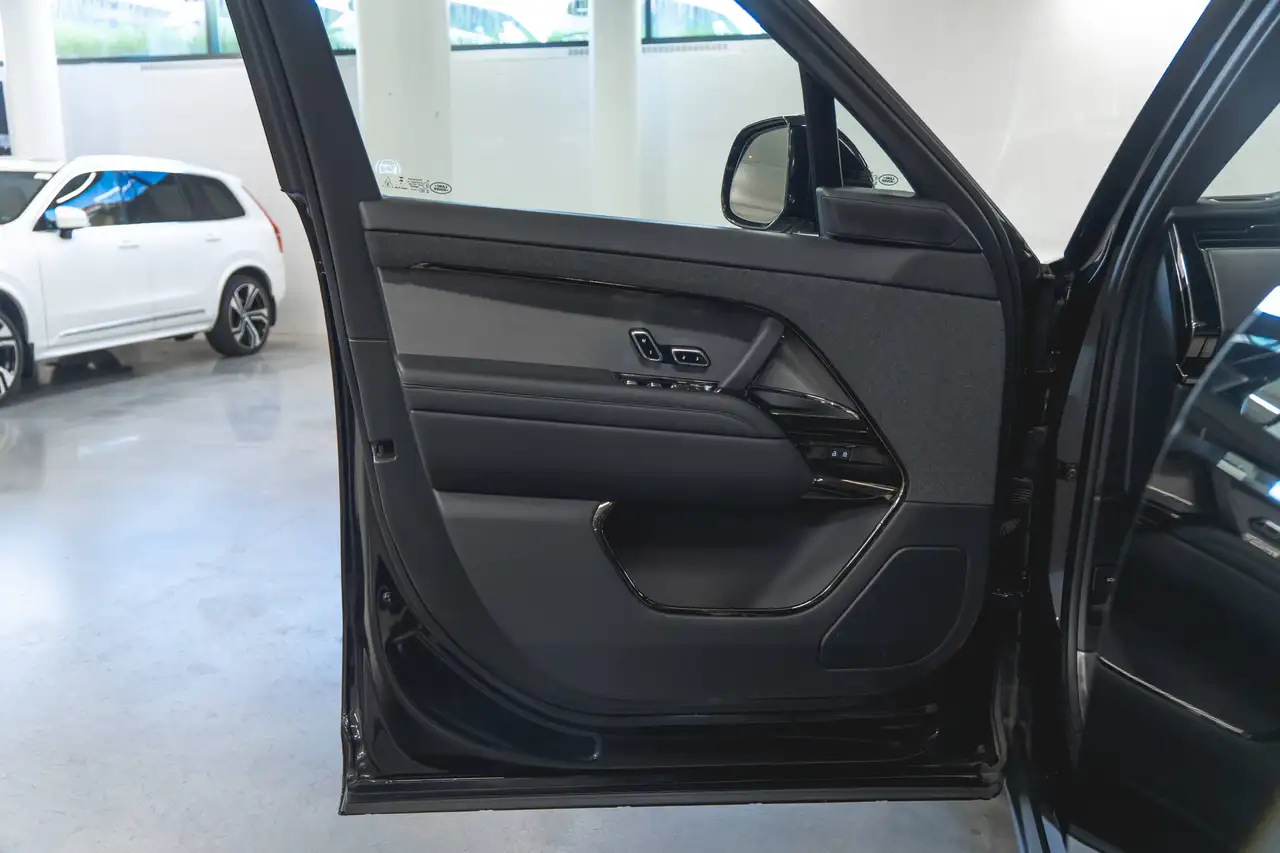 Land Rover Range Rover Sport - Image 9