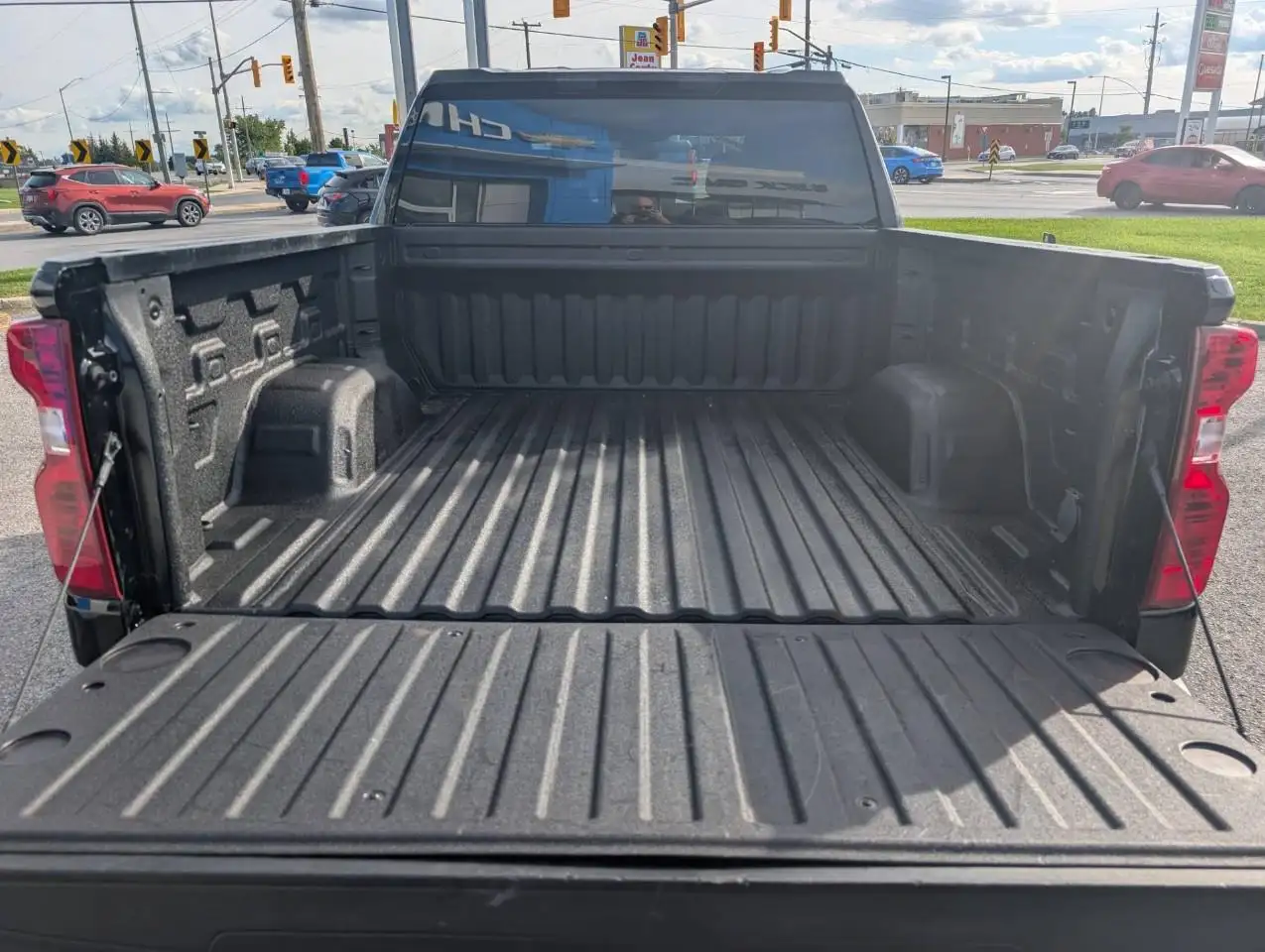 Chevrolet Silverado 1500 - Image 14