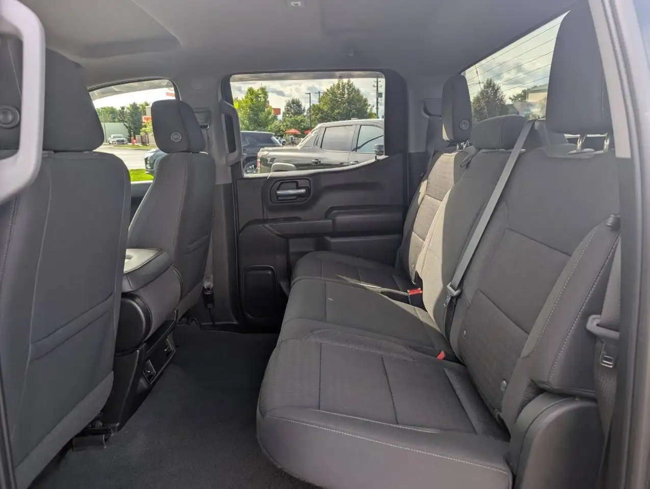 Chevrolet Silverado 1500 - Image 16