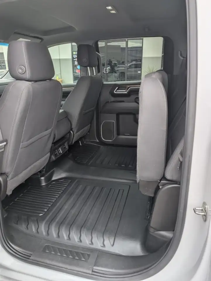 Chevrolet Silverado 1500 - Image 11