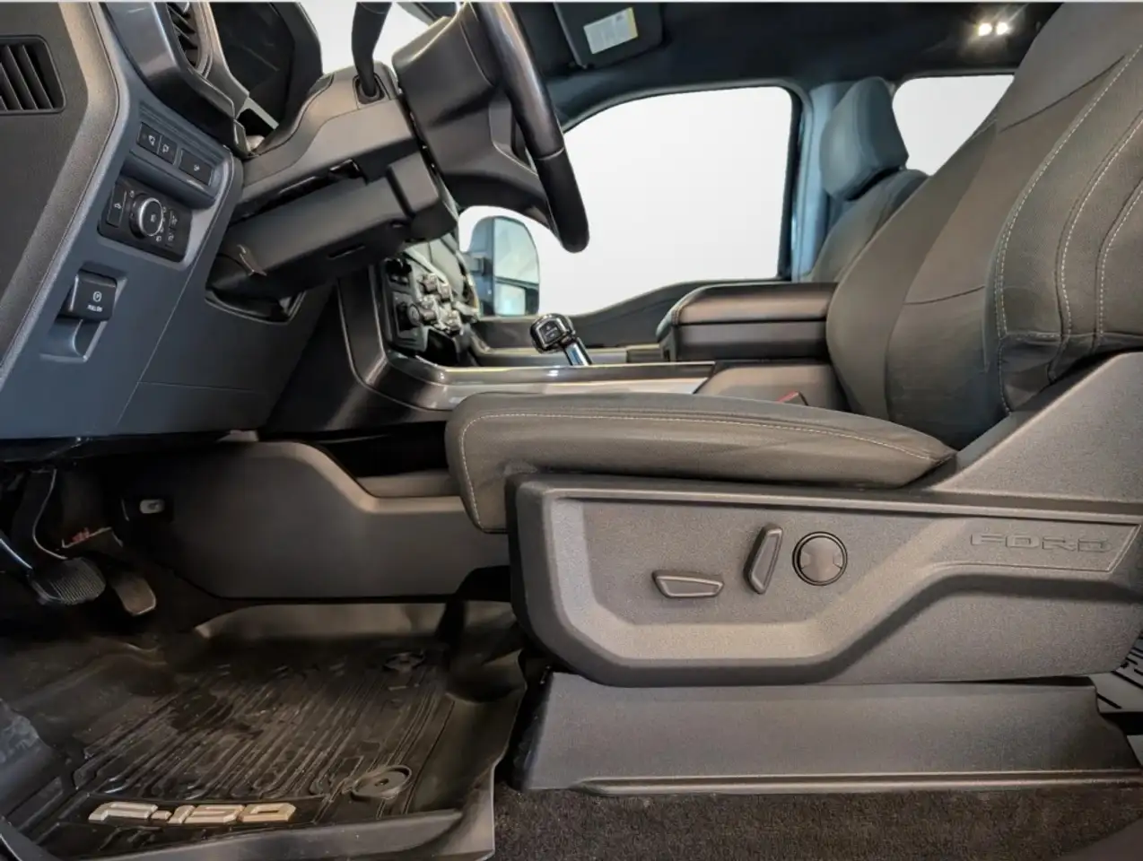 Ford F-150 - Image 11