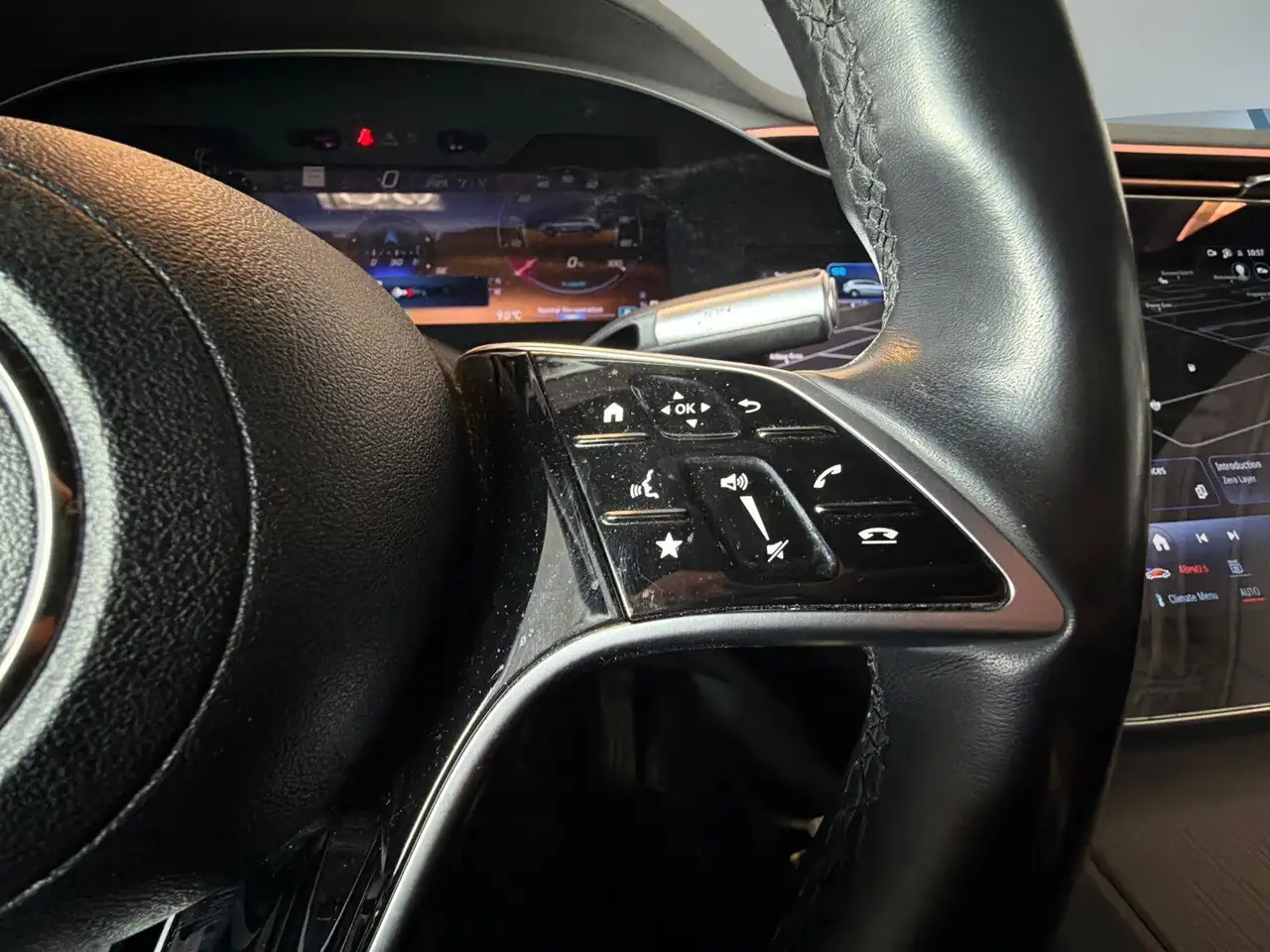 Mercedes-Benz EQS - Image 13