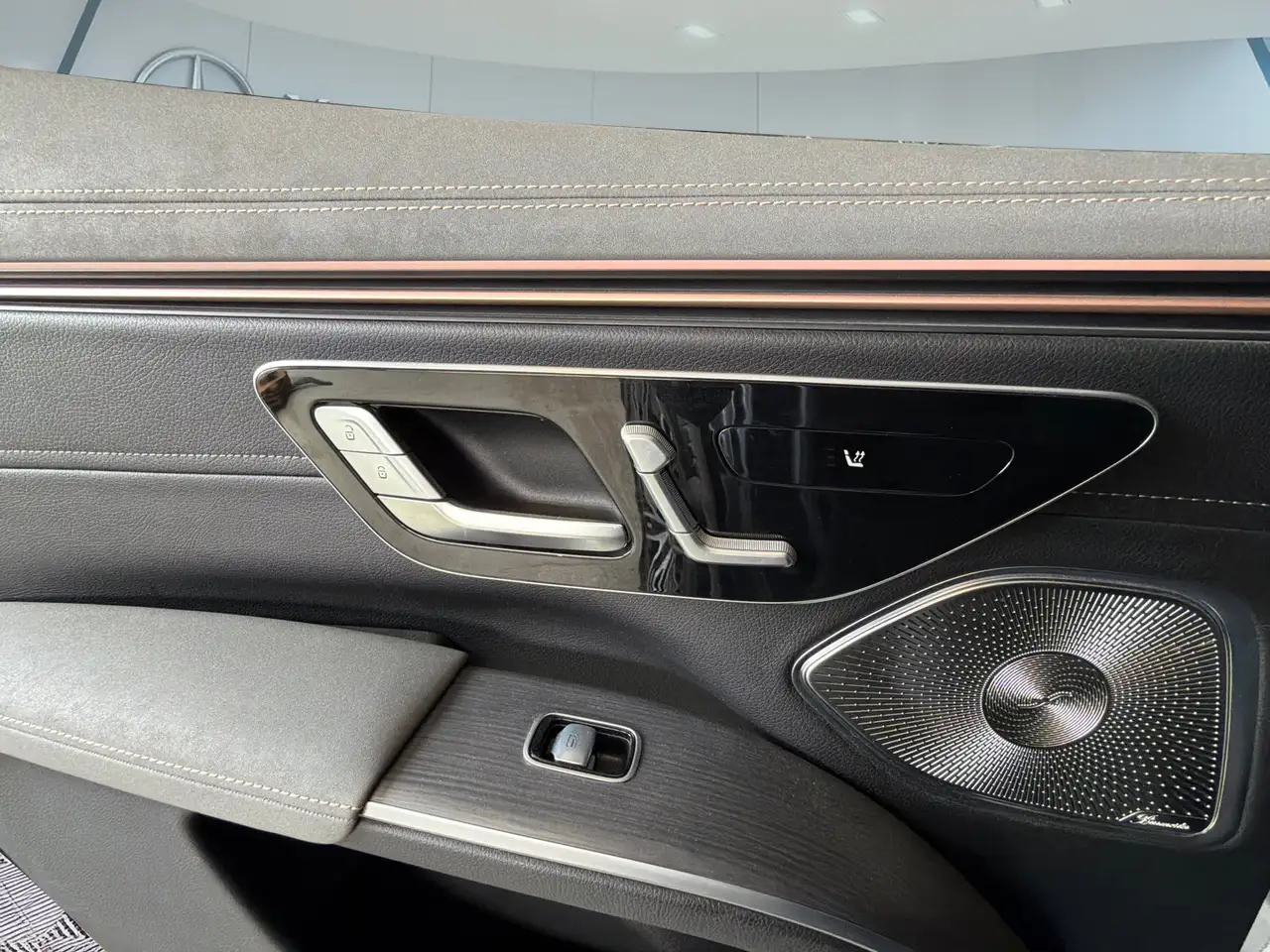 Mercedes-Benz EQS - Image 17