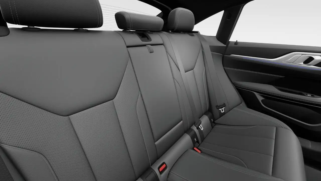 BMW i4 - Image 12