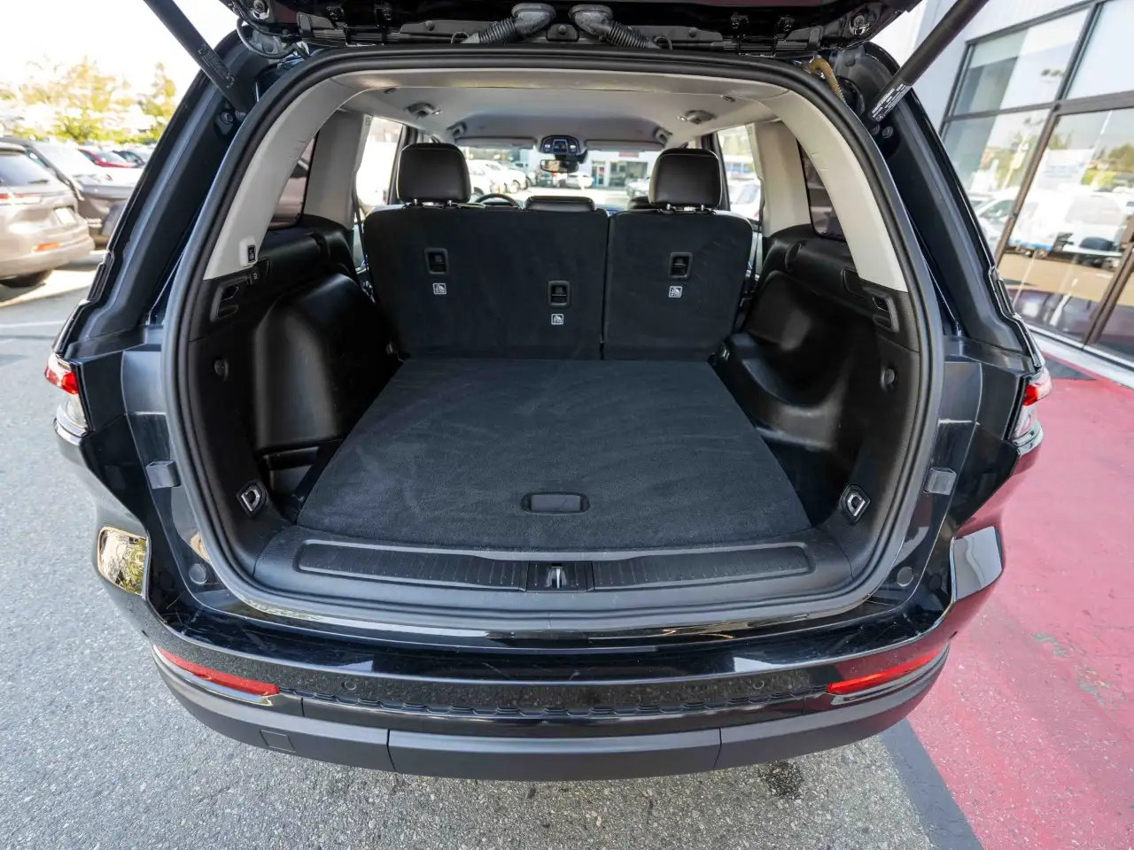 Jeep Grand Cherokee - Image 23