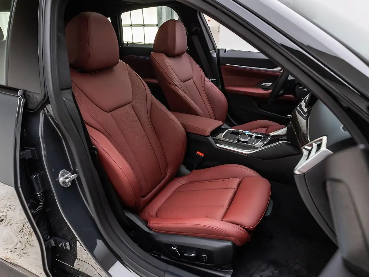 BMW i4 - Image 25