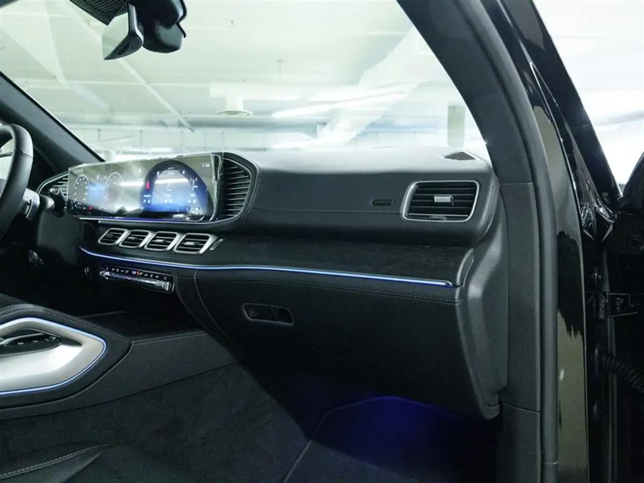 Mercedes-Benz GLS - Image 20