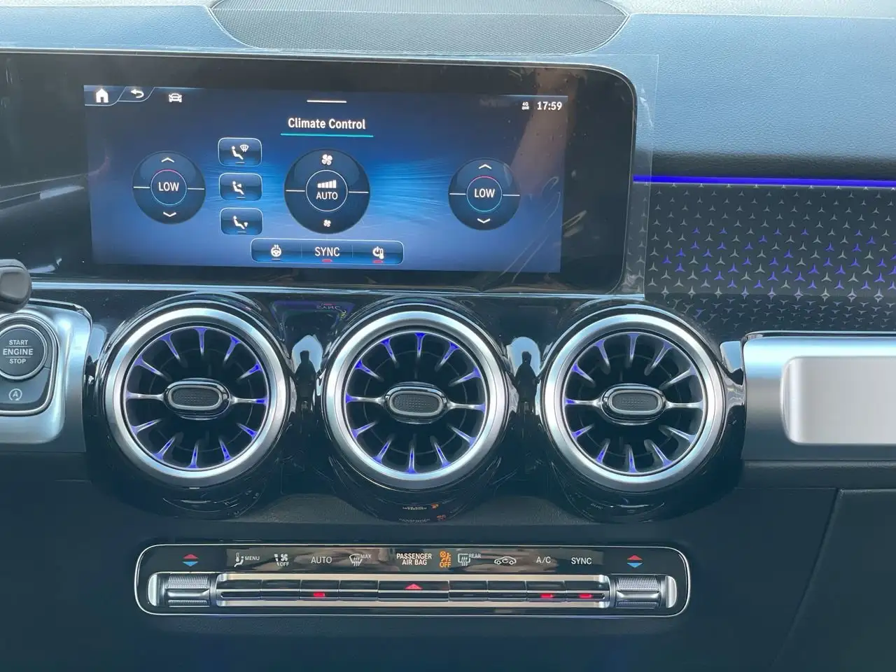 Mercedes-Benz GLB - Image 27