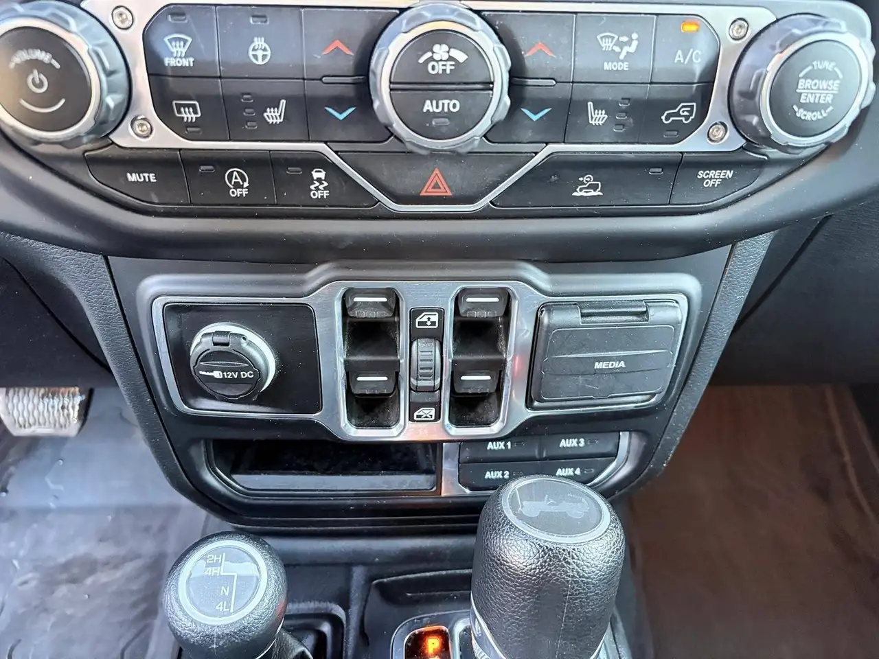 Jeep Wrangler - Image 25