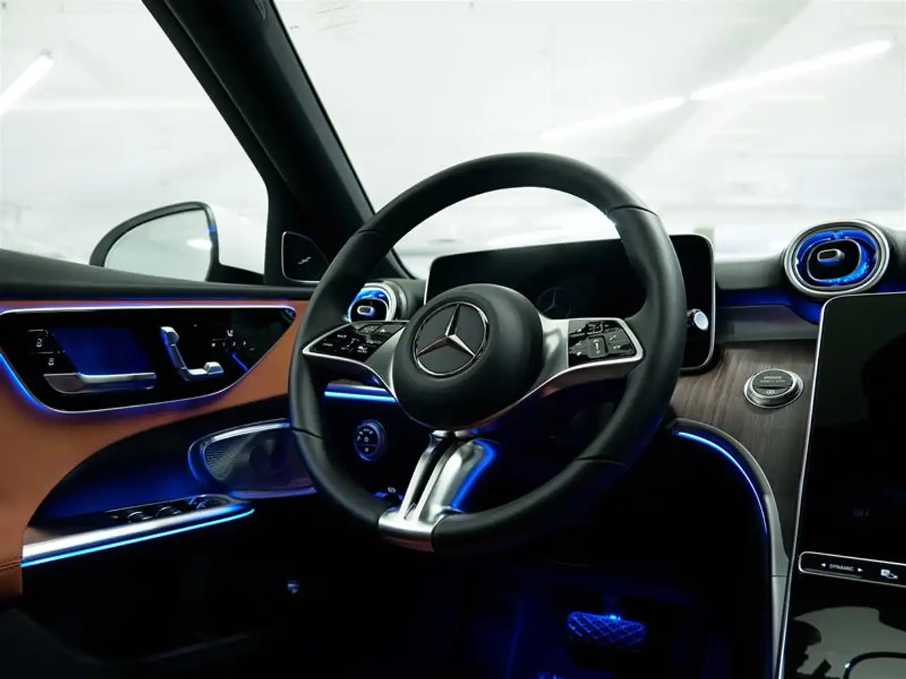 Mercedes-Benz C-Class - Image 26