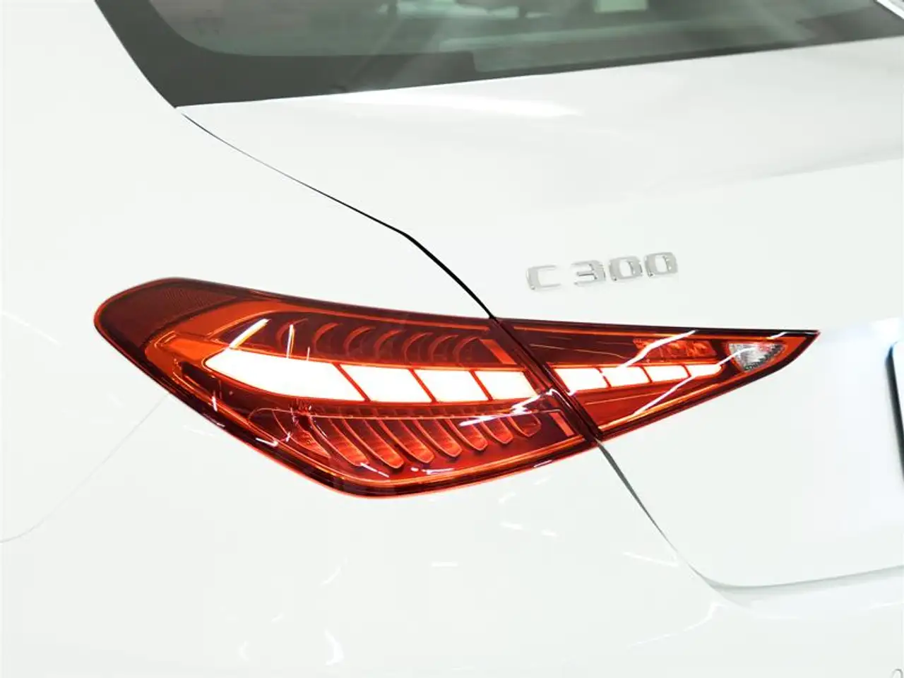 Mercedes-Benz C-Class - Image 13