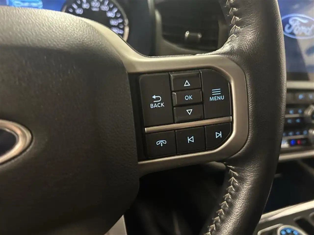 Ford Expedition - Image 13