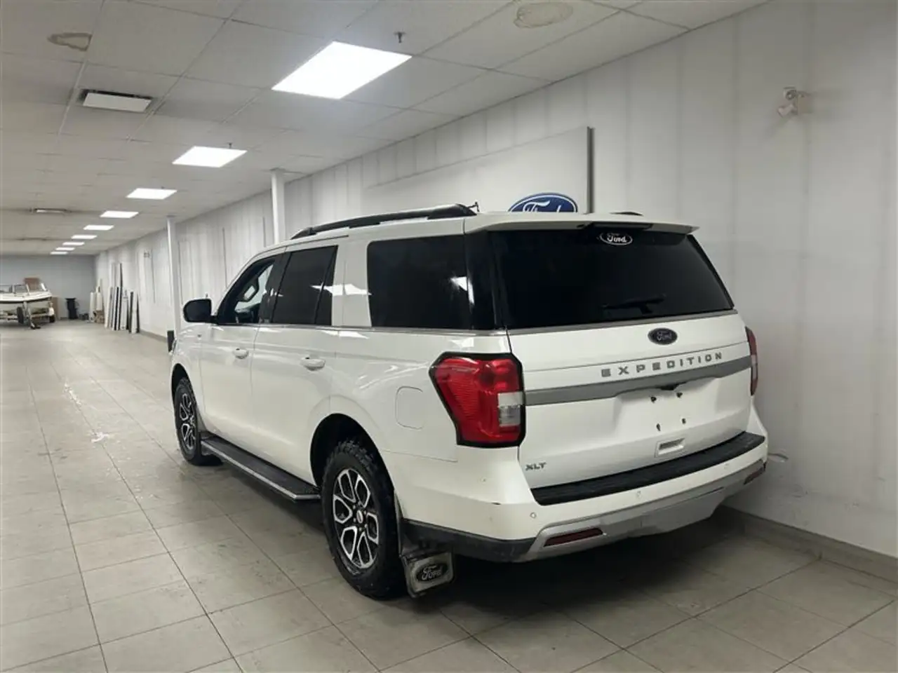 Ford Expedition - Image 4