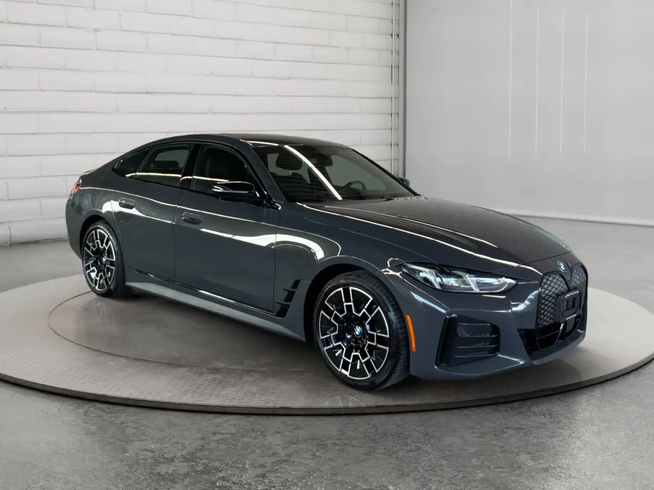 BMW i4 - Image 3
