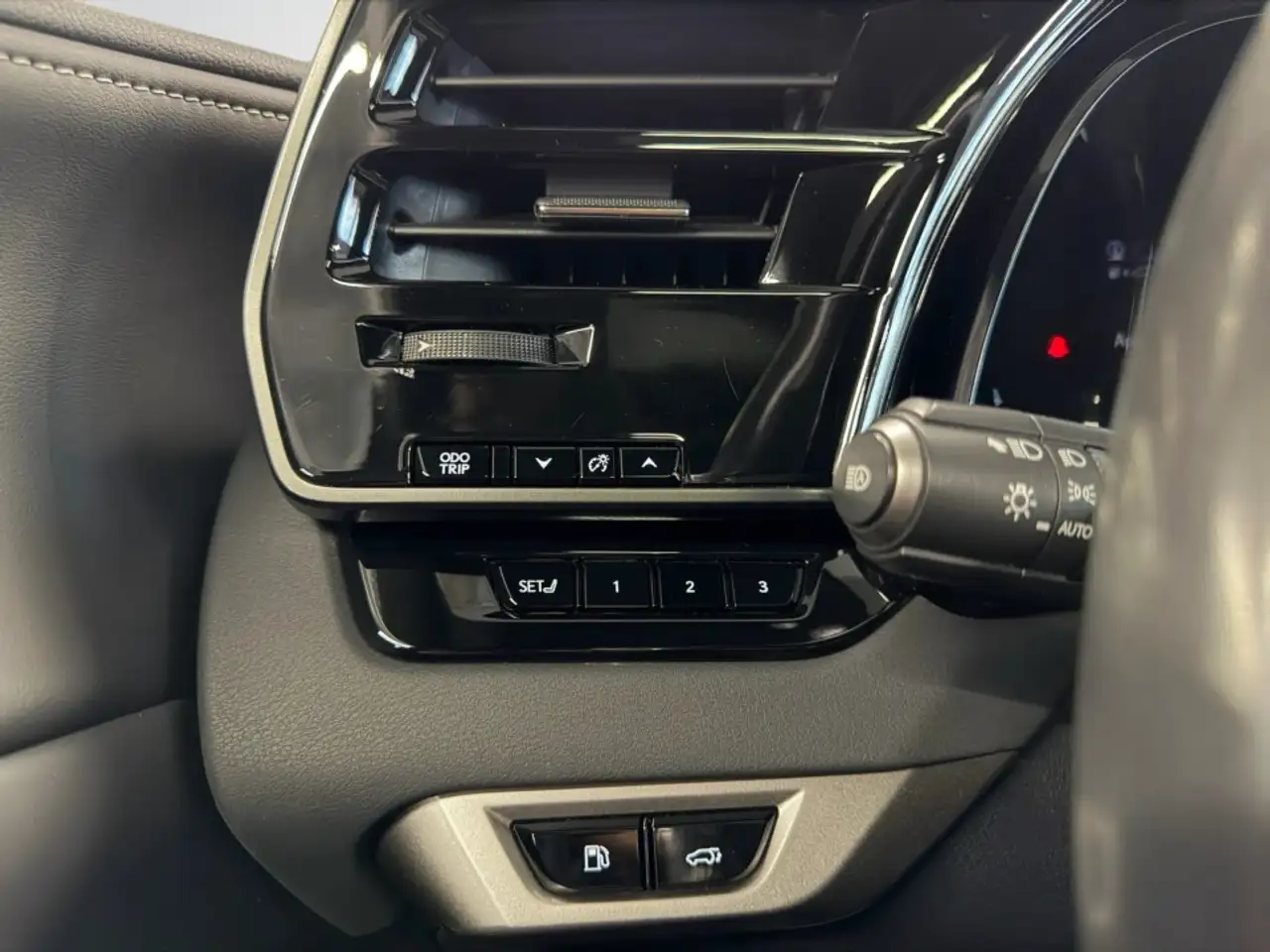 Lexus RX - Image 17