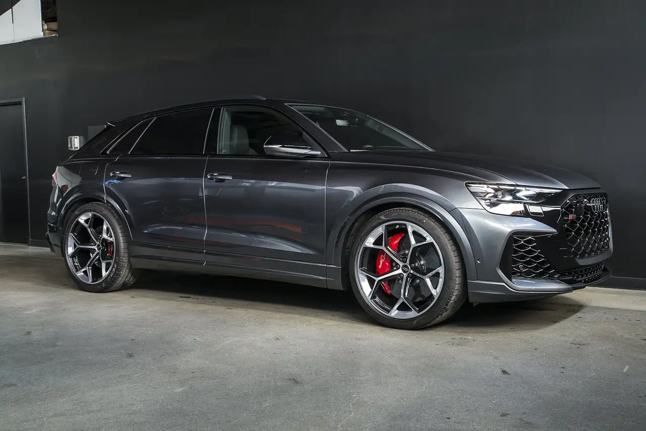 Audi RS Q8 - Image 11