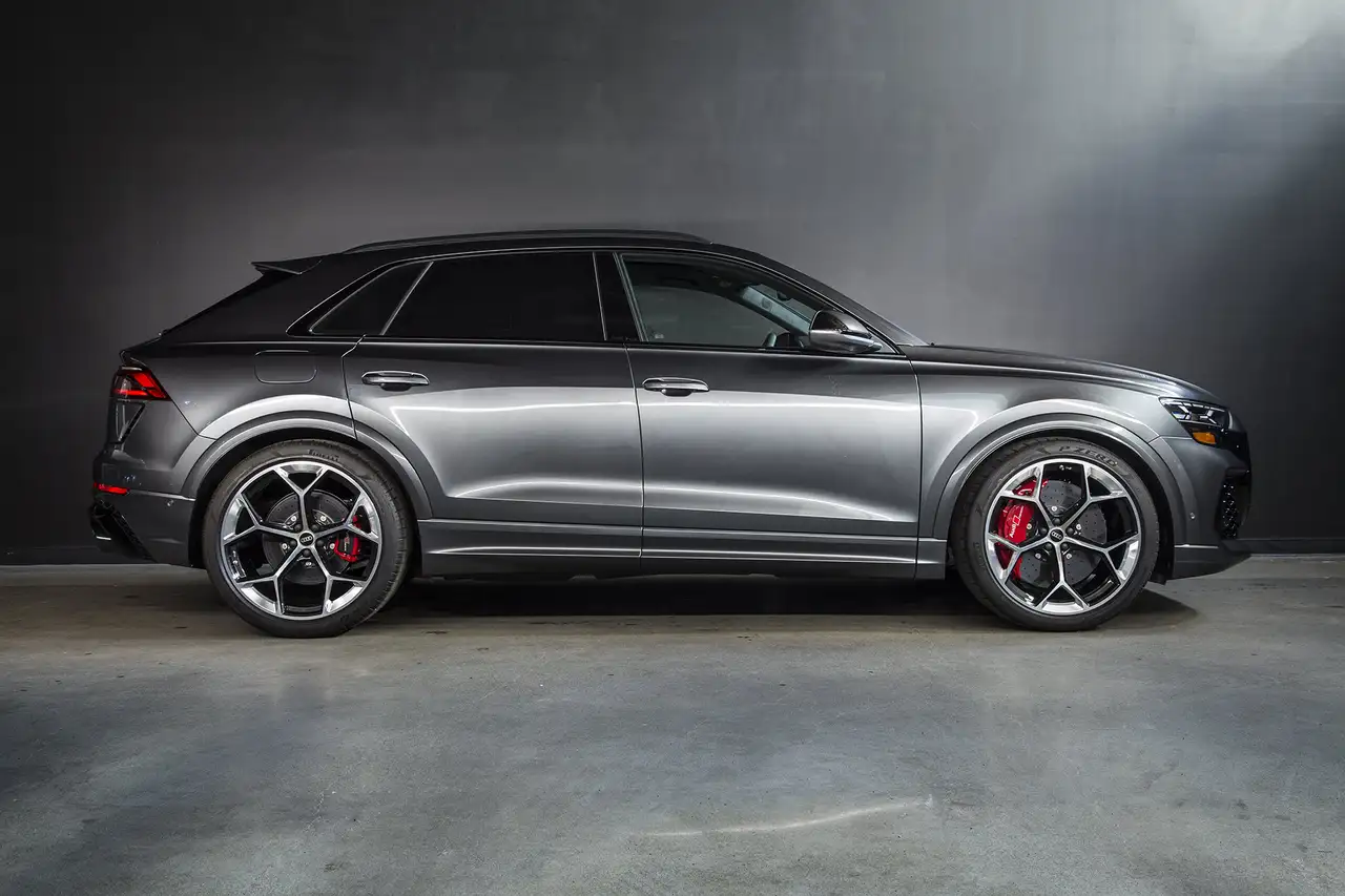 Audi RS Q8 - Image 10