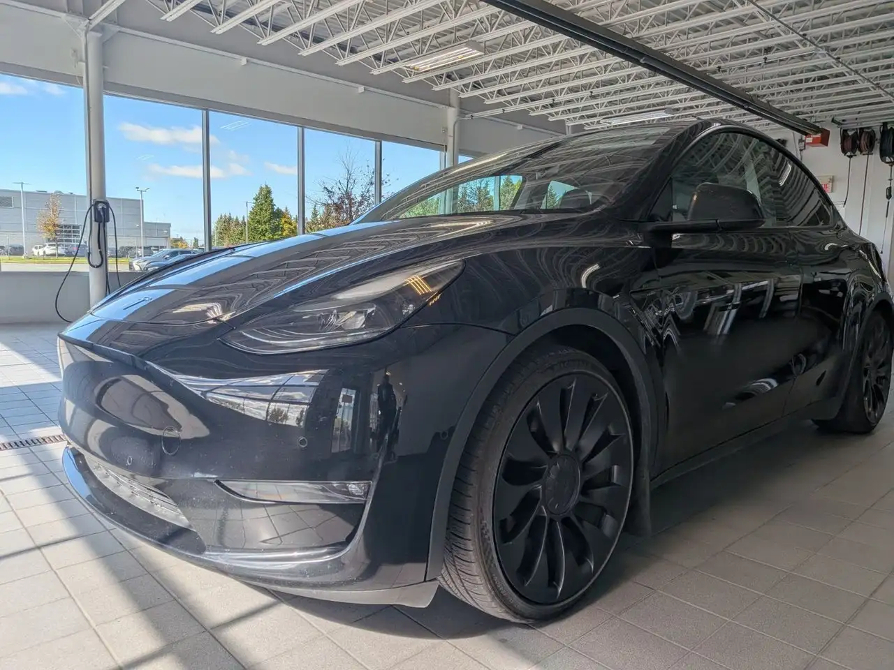 Tesla Model Y - Image 1