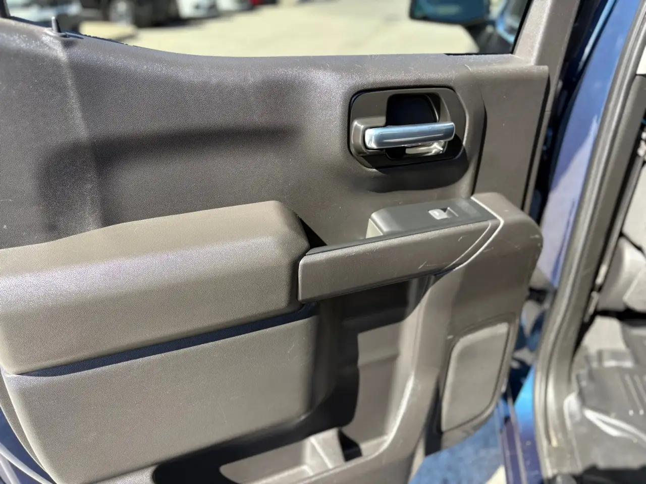 Chevrolet Silverado 1500 - Image 17