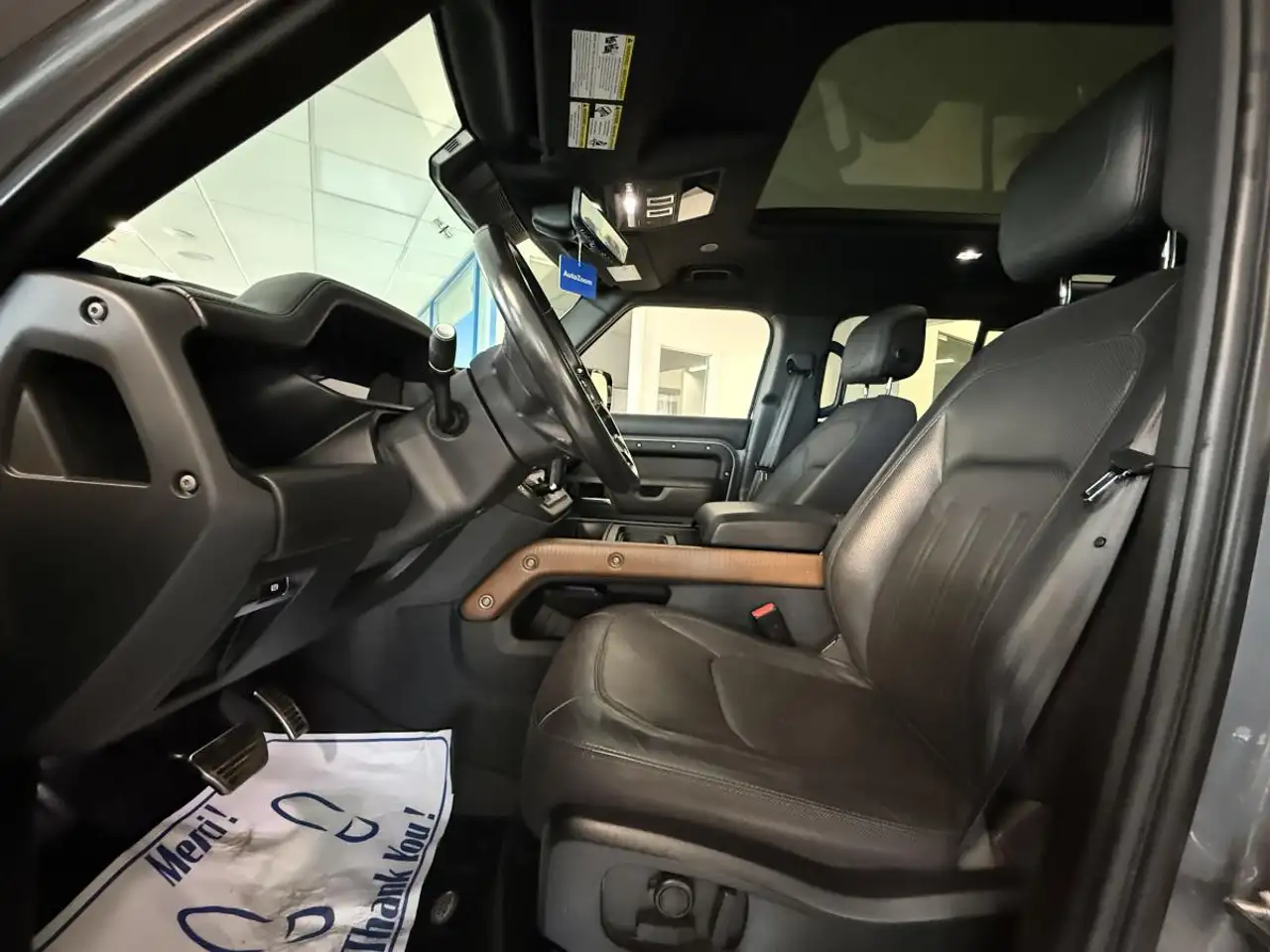 Land Rover Defender - Image 9