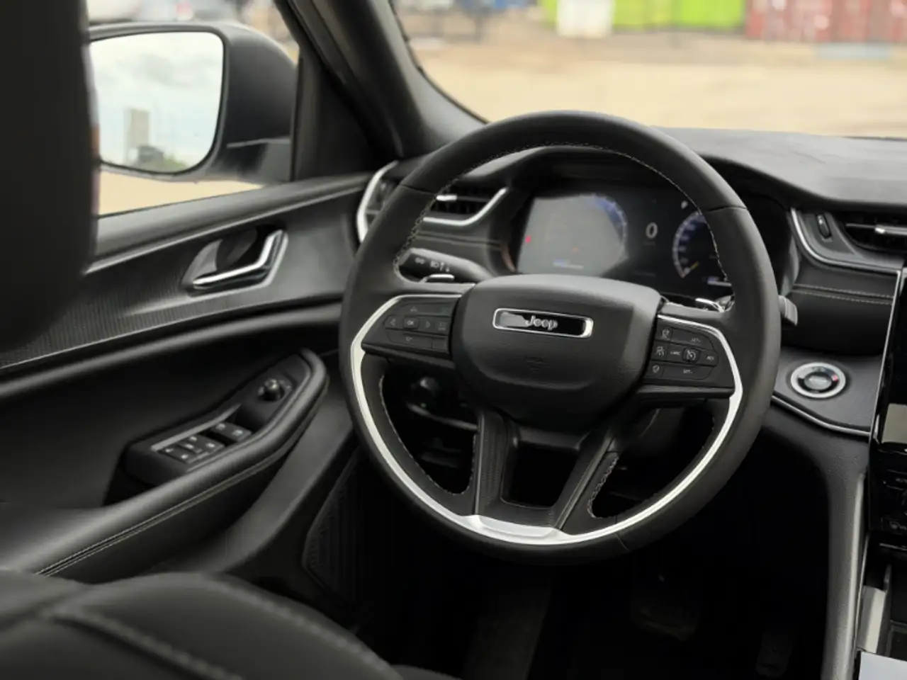 Jeep Grand Cherokee - Image 10