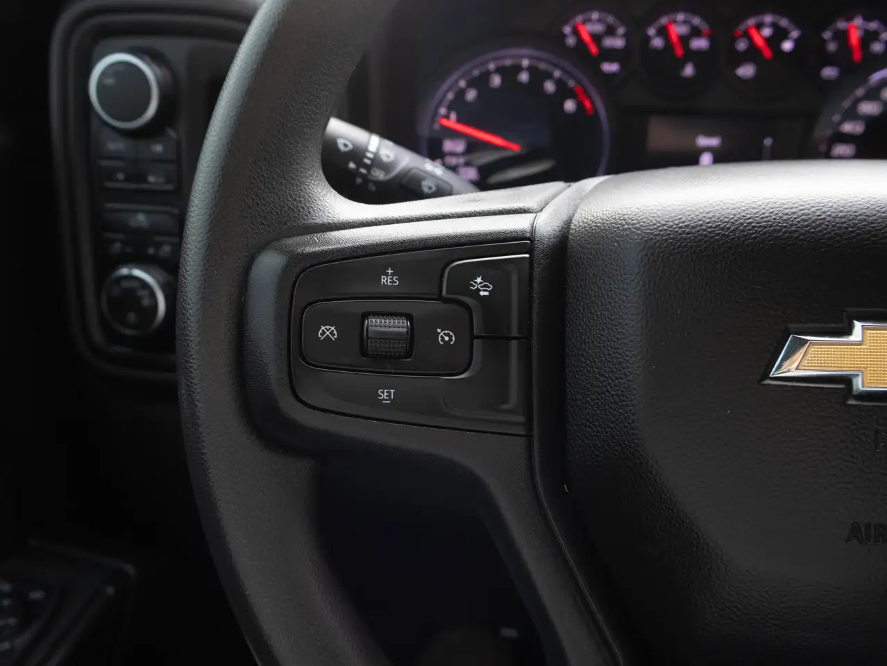 Chevrolet Silverado 1500 - Image 20