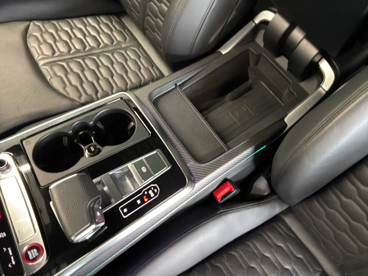 Audi RS Q8 - Image 15
